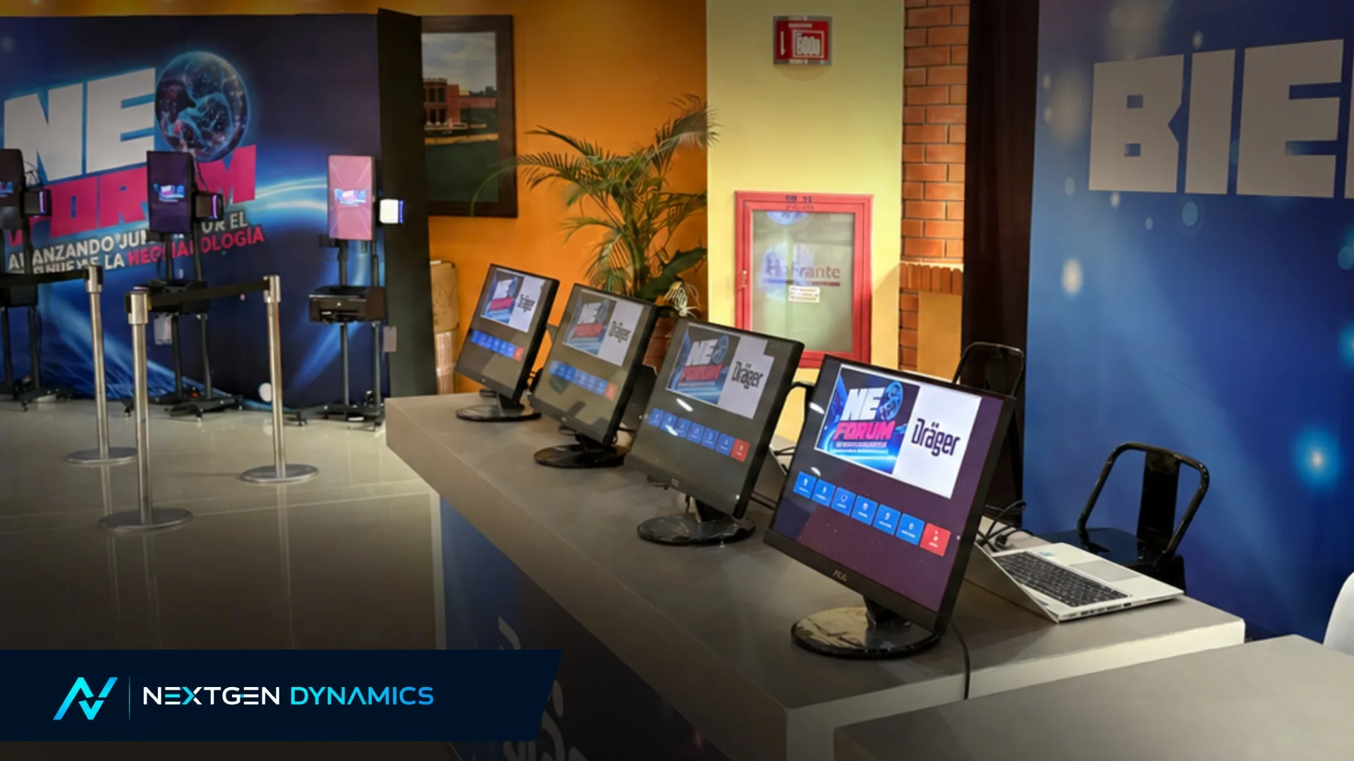 Estaciones NXD de atención y check-in instaladas en un evento